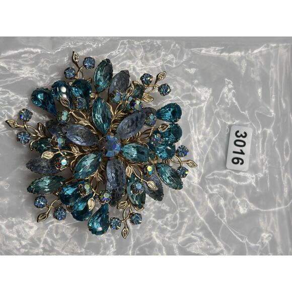 Vintage 3D Plastic Rhinestone Brooch Blue Gold Tone J1-3016 - Picture 2 of 10